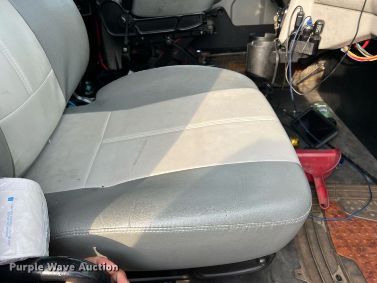 image for item DR5711 2016 Western Star 5700  semi truck