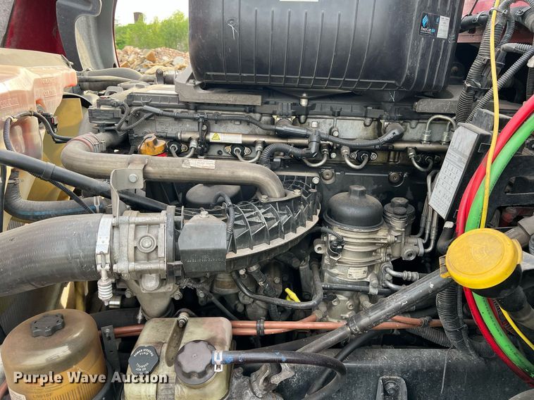 image for item DR5711 2016 Western Star 5700  semi truck