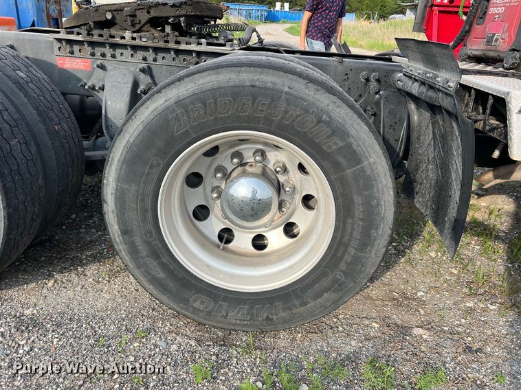 image for item DR5711 2016 Western Star 5700  semi truck