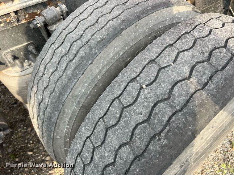 image for item DR5711 2016 Western Star 5700  semi truck