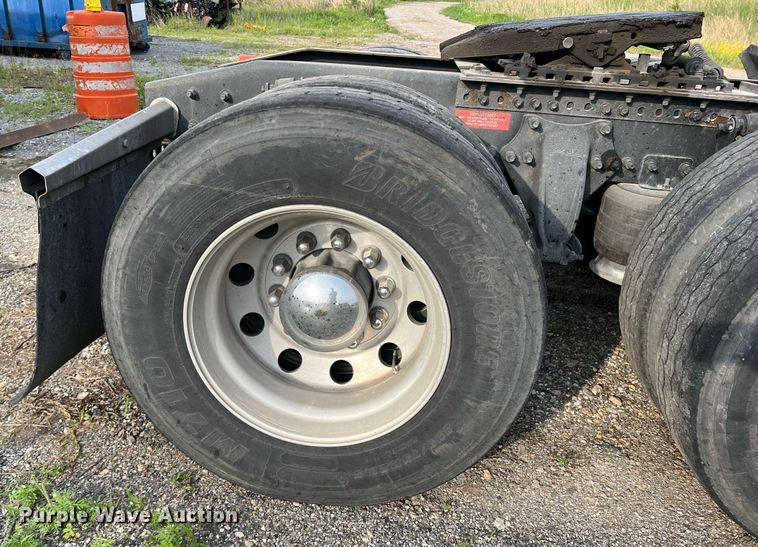 image for item DR5711 2016 Western Star 5700  semi truck