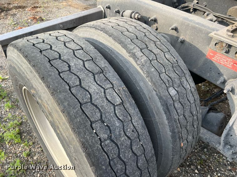 image for item DR5711 2016 Western Star 5700  semi truck