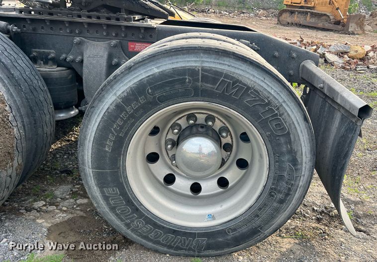 image for item DR5711 2016 Western Star 5700  semi truck