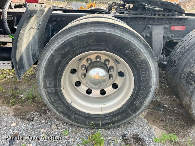 image for item DR5711 2016 Western Star 5700  semi truck