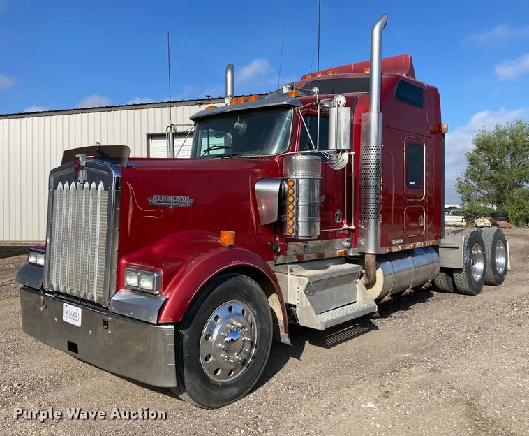image for item HN9840 2001 Kenworth W900L  semi truck