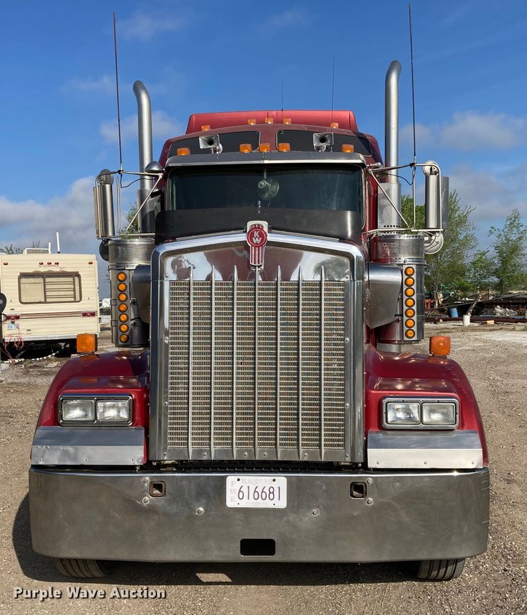 image for item HN9840 2001 Kenworth W900L  semi truck