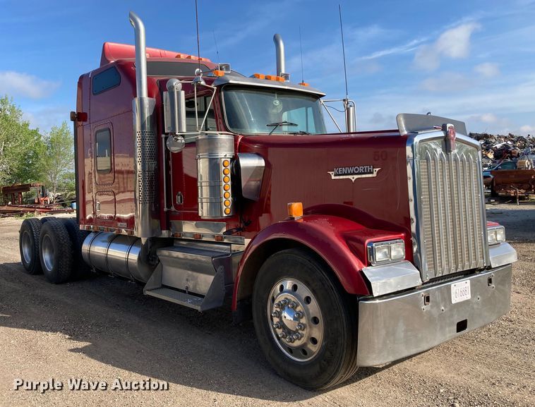 image for item HN9840 2001 Kenworth W900L  semi truck