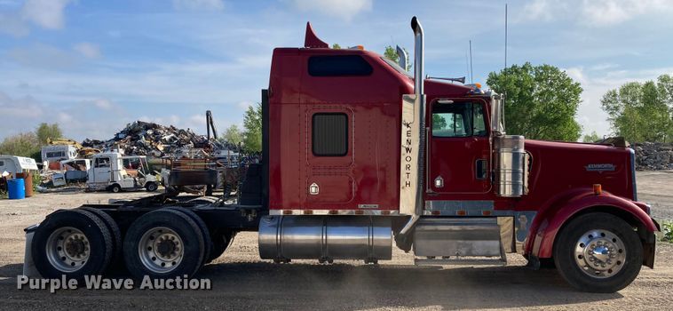 image for item HN9840 2001 Kenworth W900L  semi truck