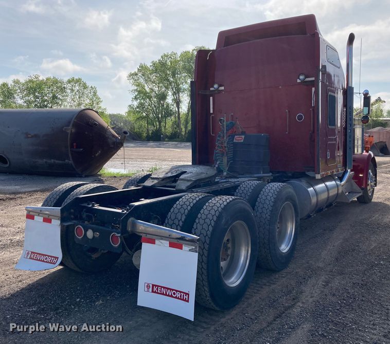 image for item HN9840 2001 Kenworth W900L  semi truck