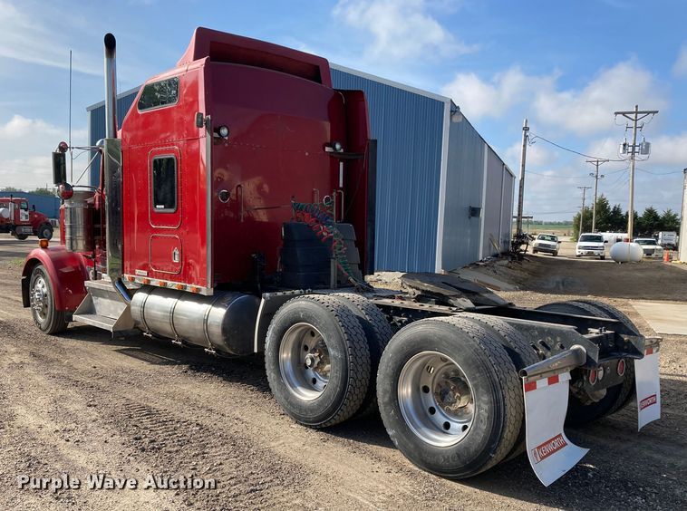 image for item HN9840 2001 Kenworth W900L  semi truck