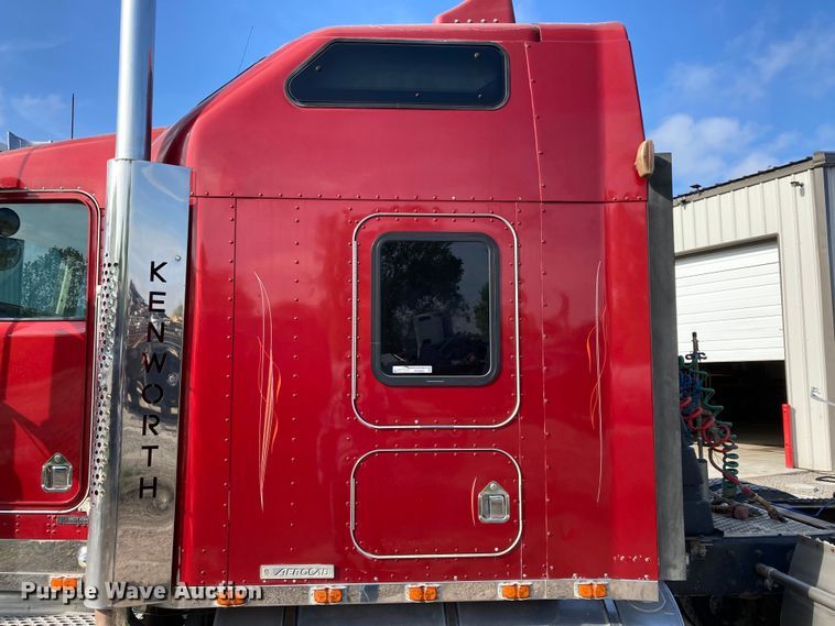 image for item HN9840 2001 Kenworth W900L  semi truck