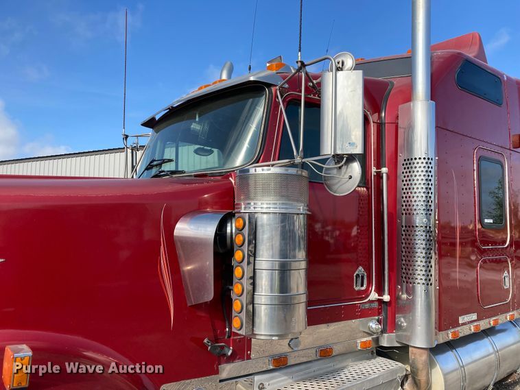image for item HN9840 2001 Kenworth W900L  semi truck