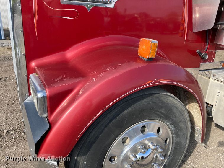 image for item HN9840 2001 Kenworth W900L  semi truck