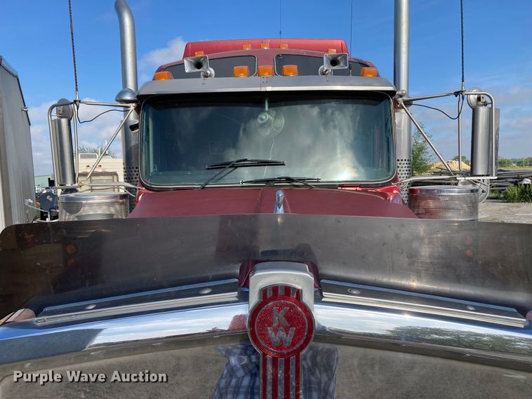 image for item HN9840 2001 Kenworth W900L  semi truck