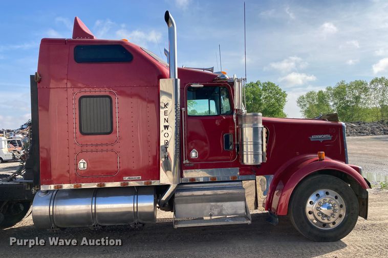 image for item HN9840 2001 Kenworth W900L  semi truck