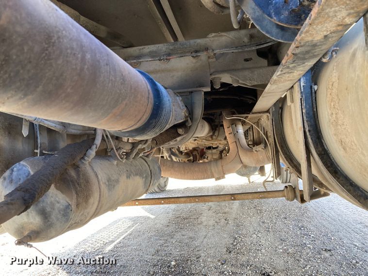 image for item HN9840 2001 Kenworth W900L  semi truck