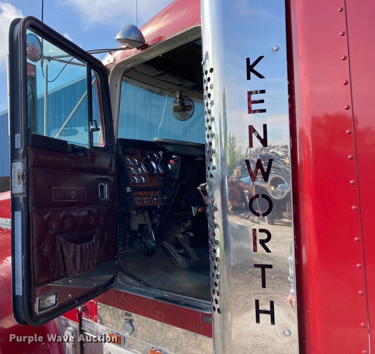image for item HN9840 2001 Kenworth W900L  semi truck