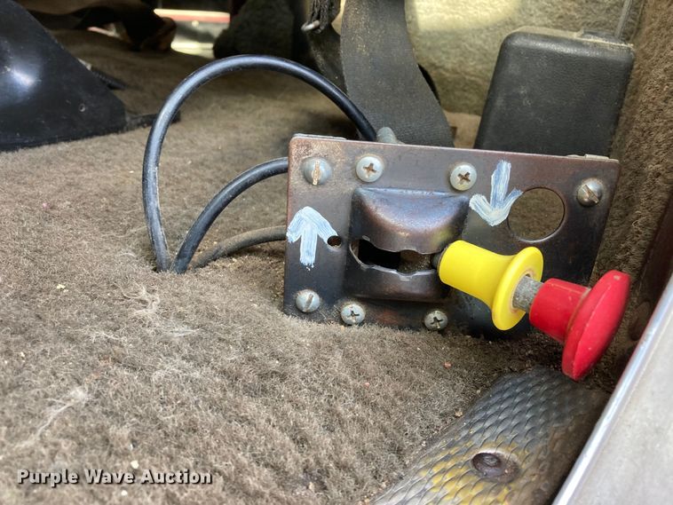 image for item HN9840 2001 Kenworth W900L  semi truck