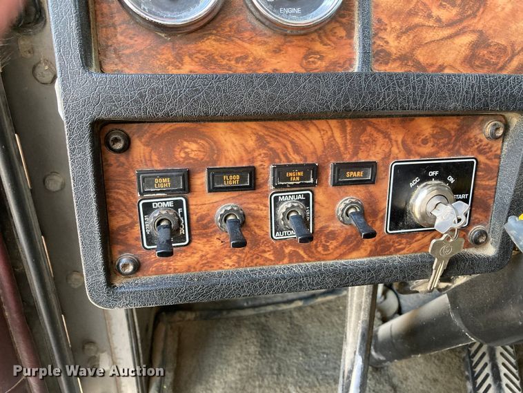 image for item HN9840 2001 Kenworth W900L  semi truck