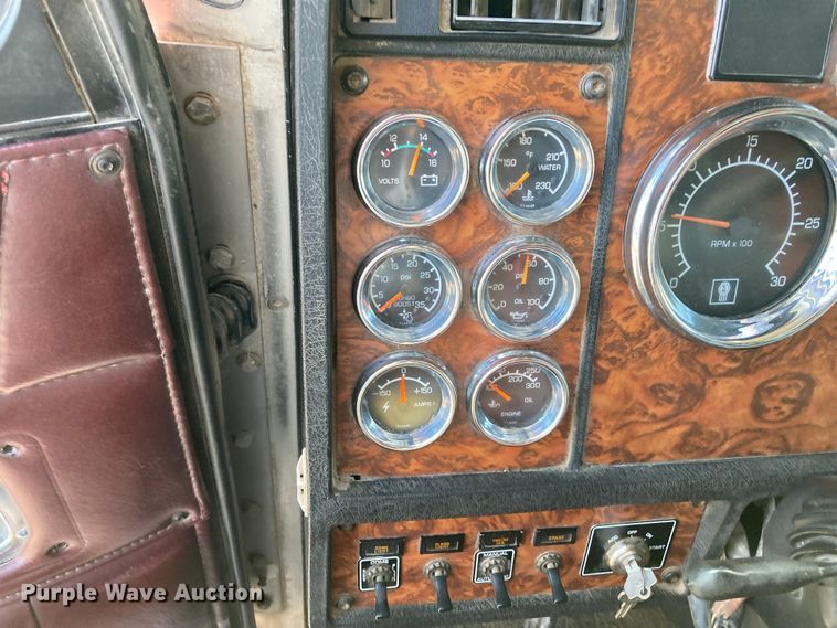 image for item HN9840 2001 Kenworth W900L  semi truck