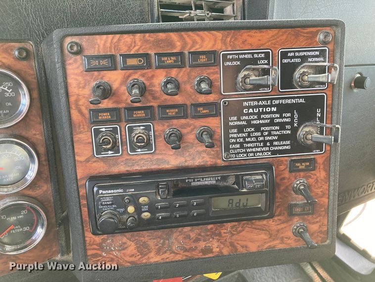 image for item HN9840 2001 Kenworth W900L  semi truck