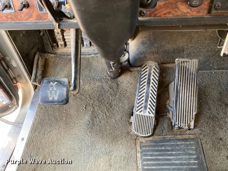 image for item HN9840 2001 Kenworth W900L  semi truck