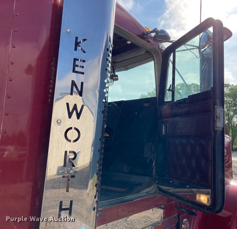 image for item HN9840 2001 Kenworth W900L  semi truck