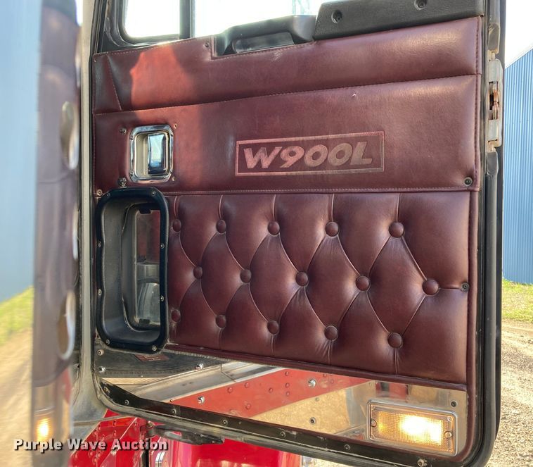 image for item HN9840 2001 Kenworth W900L  semi truck