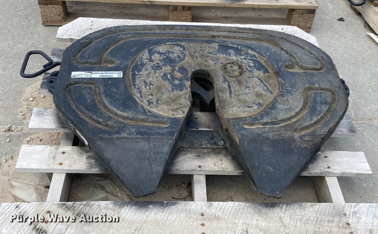 image for item HN9892 2020 Holland FW17J836XL00  fifth wheel hitch