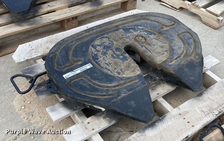 image for item HN9892 2020 Holland FW17J836XL00  fifth wheel hitch