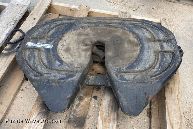 image for item HN9893 2020 Holland FW17J836XL00  fifth wheel hitch