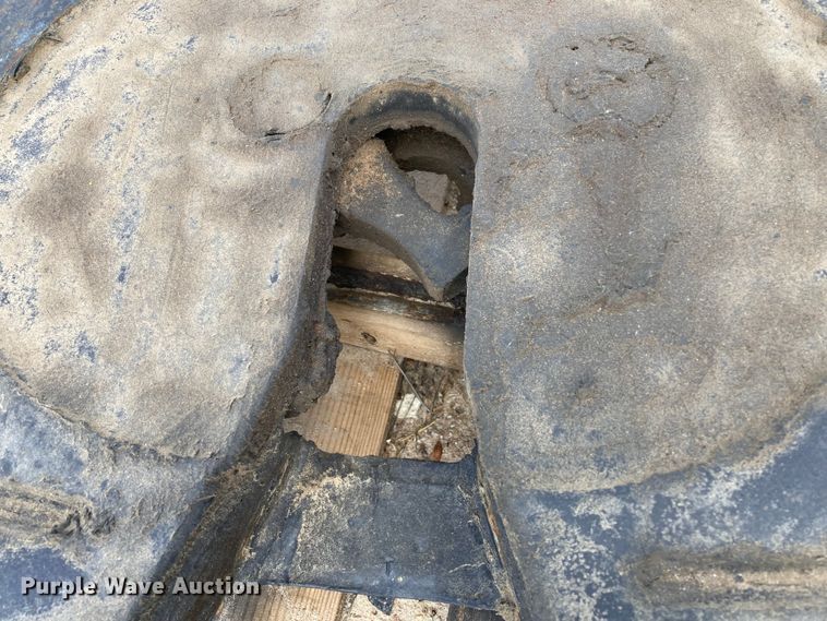 image for item HN9893 2020 Holland FW17J836XL00  fifth wheel hitch