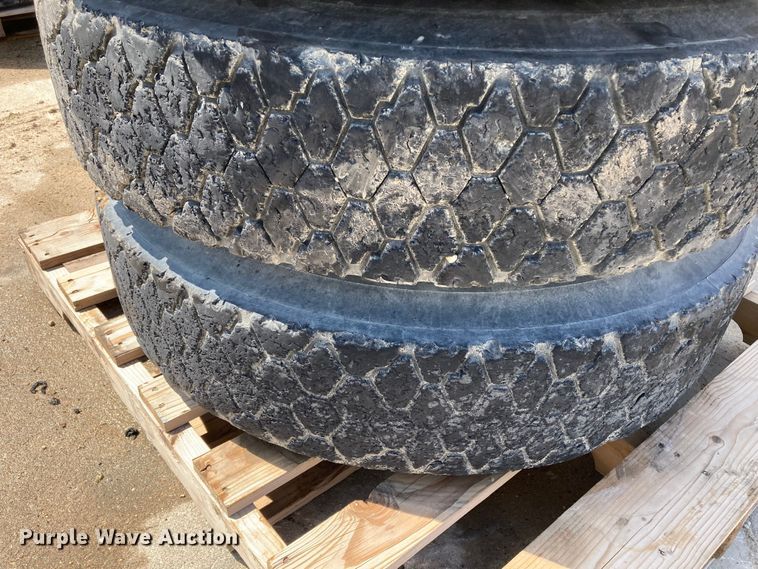 image for item HN9899 (8) 11R22.5 tires