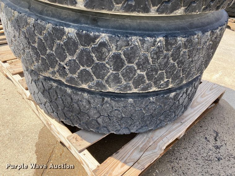 image for item HN9899 (8) 11R22.5 tires