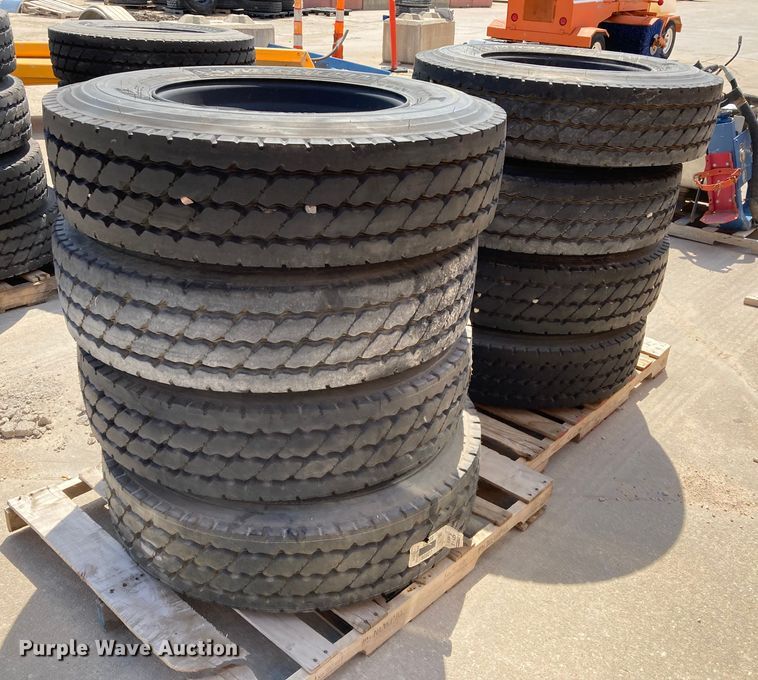 image for item HN9900 (8) Michelin XZY3 11R22.5 tires