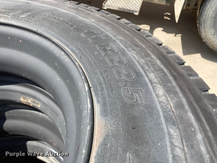 image for item HN9900 (8) Michelin XZY3 11R22.5 tires