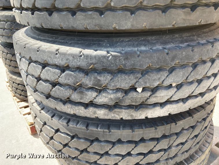 image for item HN9900 (8) Michelin XZY3 11R22.5 tires