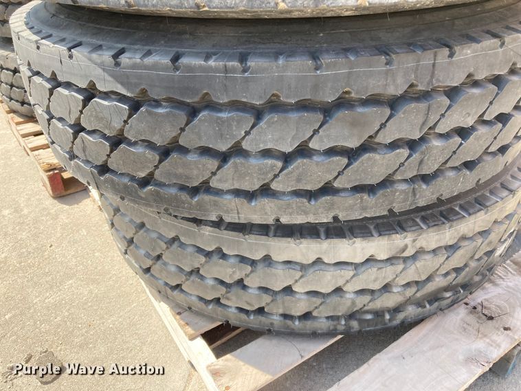 image for item HN9900 (8) Michelin XZY3 11R22.5 tires