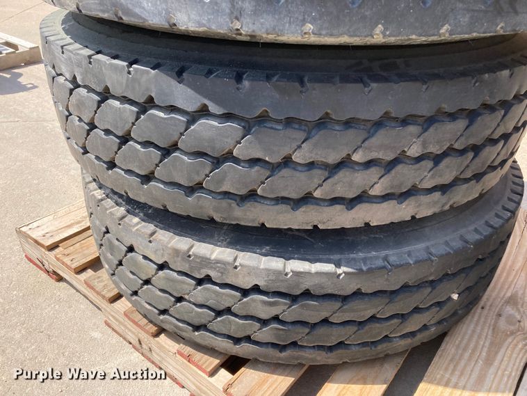 image for item HN9900 (8) Michelin XZY3 11R22.5 tires