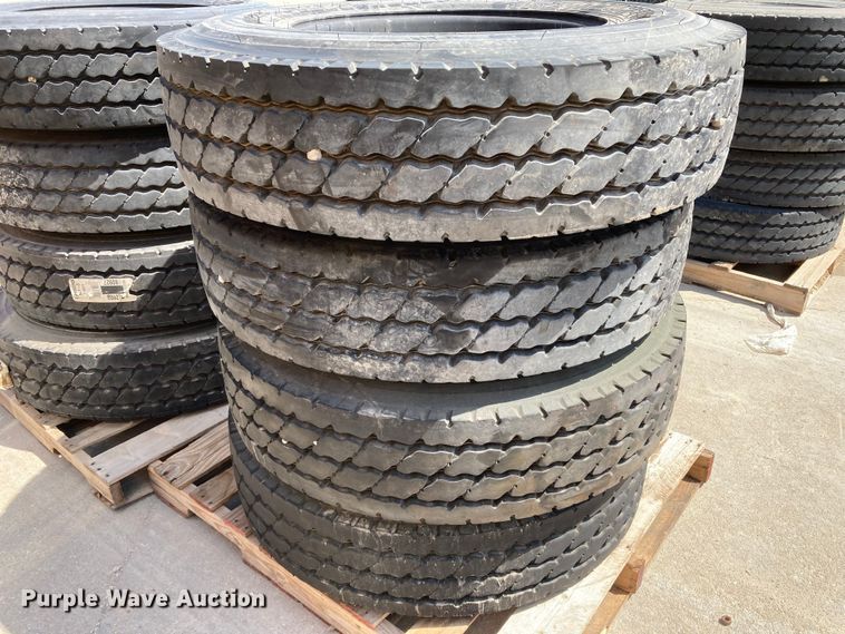 image for item HN9900 (8) Michelin XZY3 11R22.5 tires