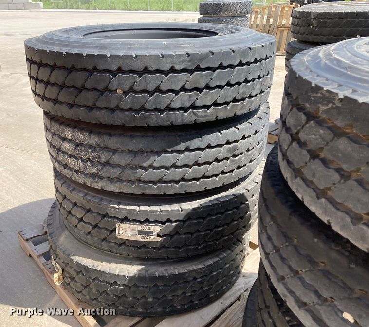 image for item HN9900 (8) Michelin XZY3 11R22.5 tires