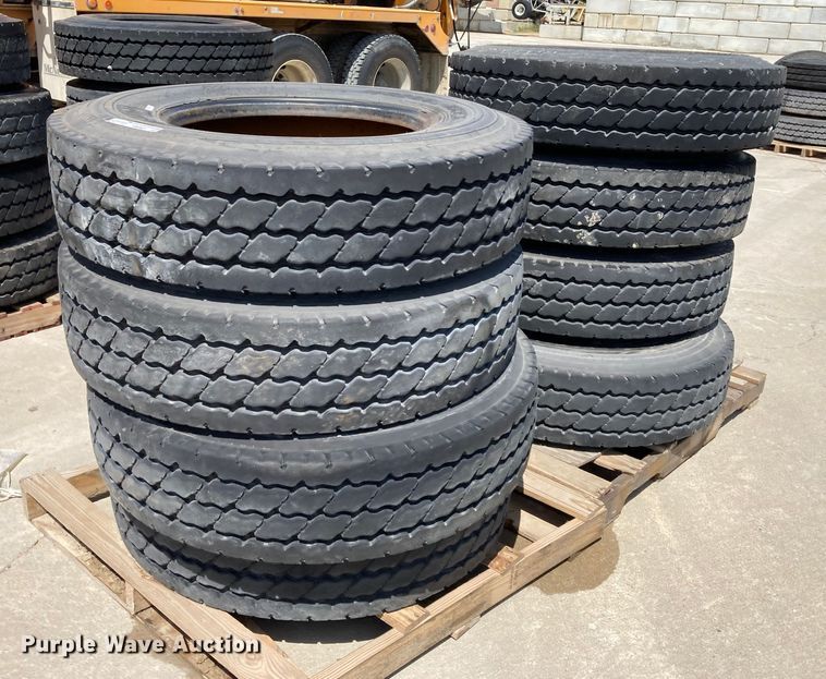 image for item HN9901 (8) Michelin XZY3 11R22.5 tires