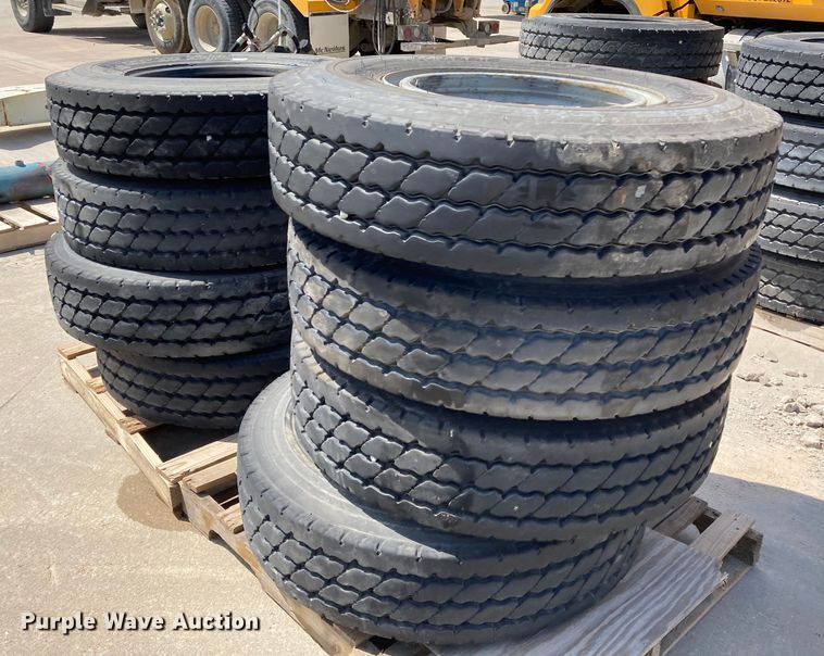 image for item HN9901 (8) Michelin XZY3 11R22.5 tires