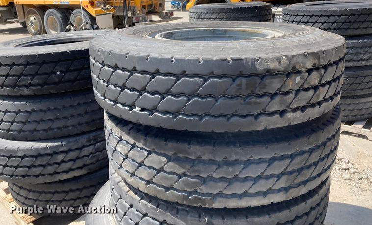 image for item HN9901 (8) Michelin XZY3 11R22.5 tires