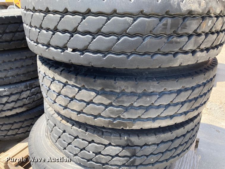 image for item HN9901 (8) Michelin XZY3 11R22.5 tires