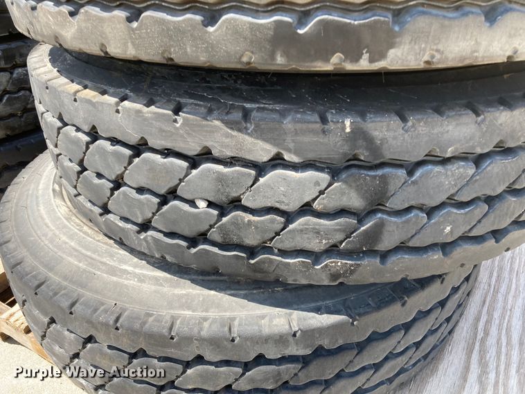 image for item HN9901 (8) Michelin XZY3 11R22.5 tires