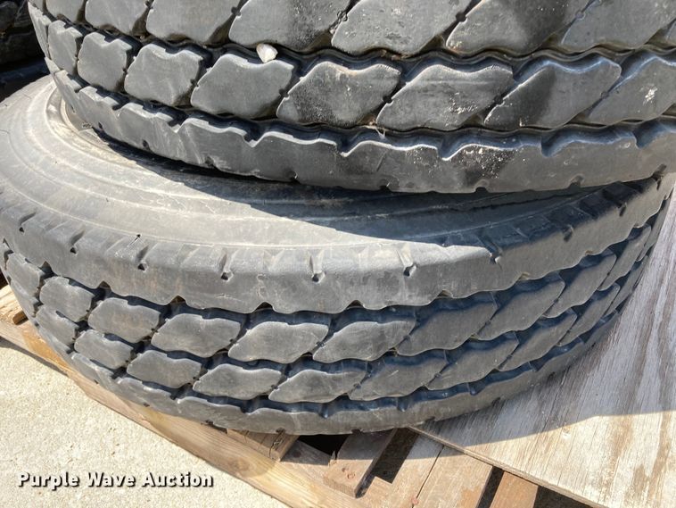 image for item HN9901 (8) Michelin XZY3 11R22.5 tires