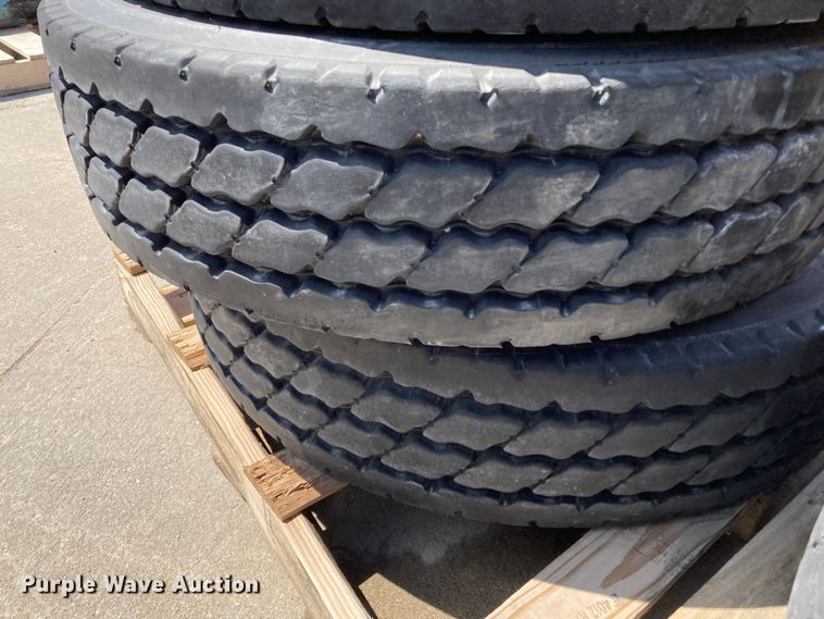 image for item HN9901 (8) Michelin XZY3 11R22.5 tires
