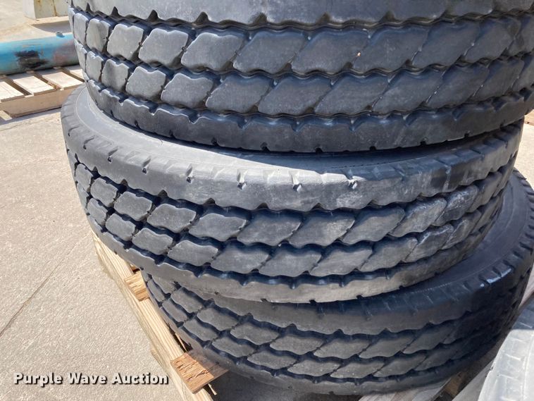 image for item HN9901 (8) Michelin XZY3 11R22.5 tires