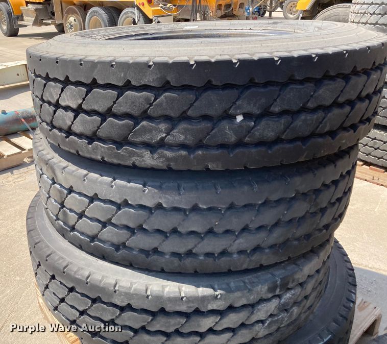 image for item HN9901 (8) Michelin XZY3 11R22.5 tires